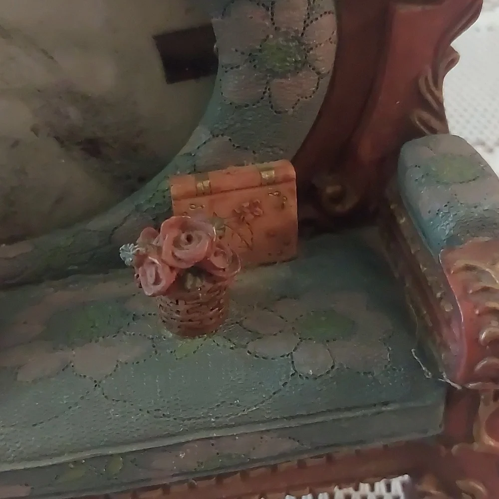 Victorian Style Loveseat Sofa Unique Picture Frame Holder